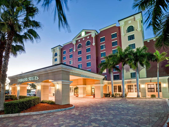Embassy Suites by Hilton Fort Myers Estero主图