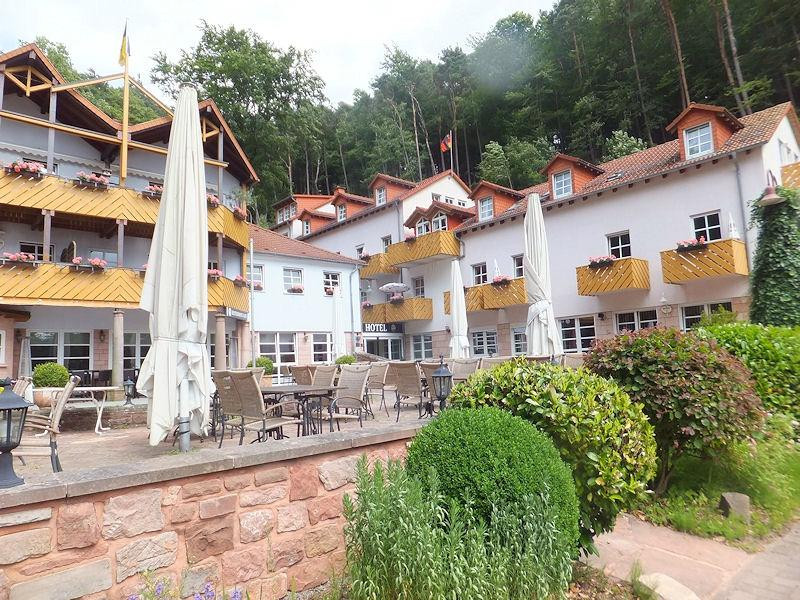 兰茨图尔酒店住宿-Schloss Hotel Landstuhl