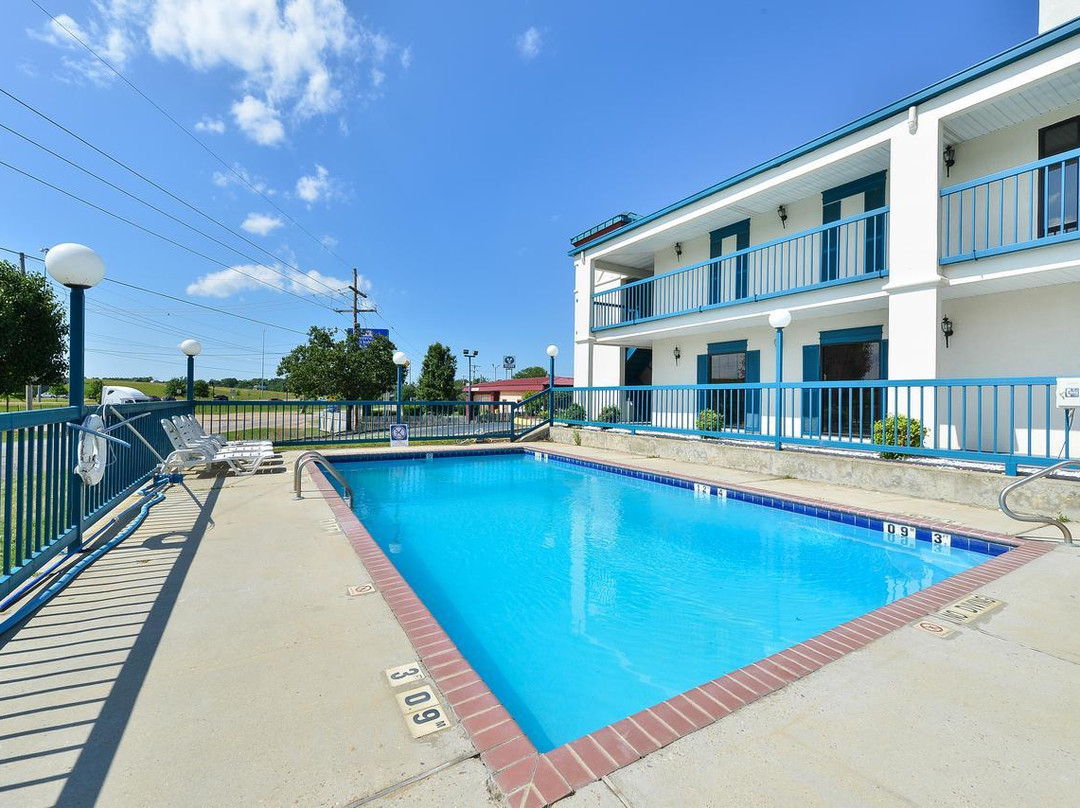 Econo Lodge Canton I-55