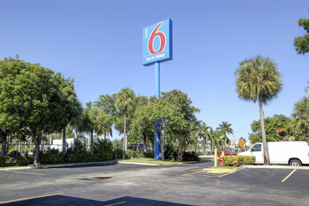 Motel 6 Lantana, FL-官方