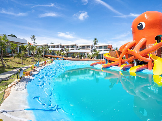 Phi Phi Mountain Beach Resort and Waterpark