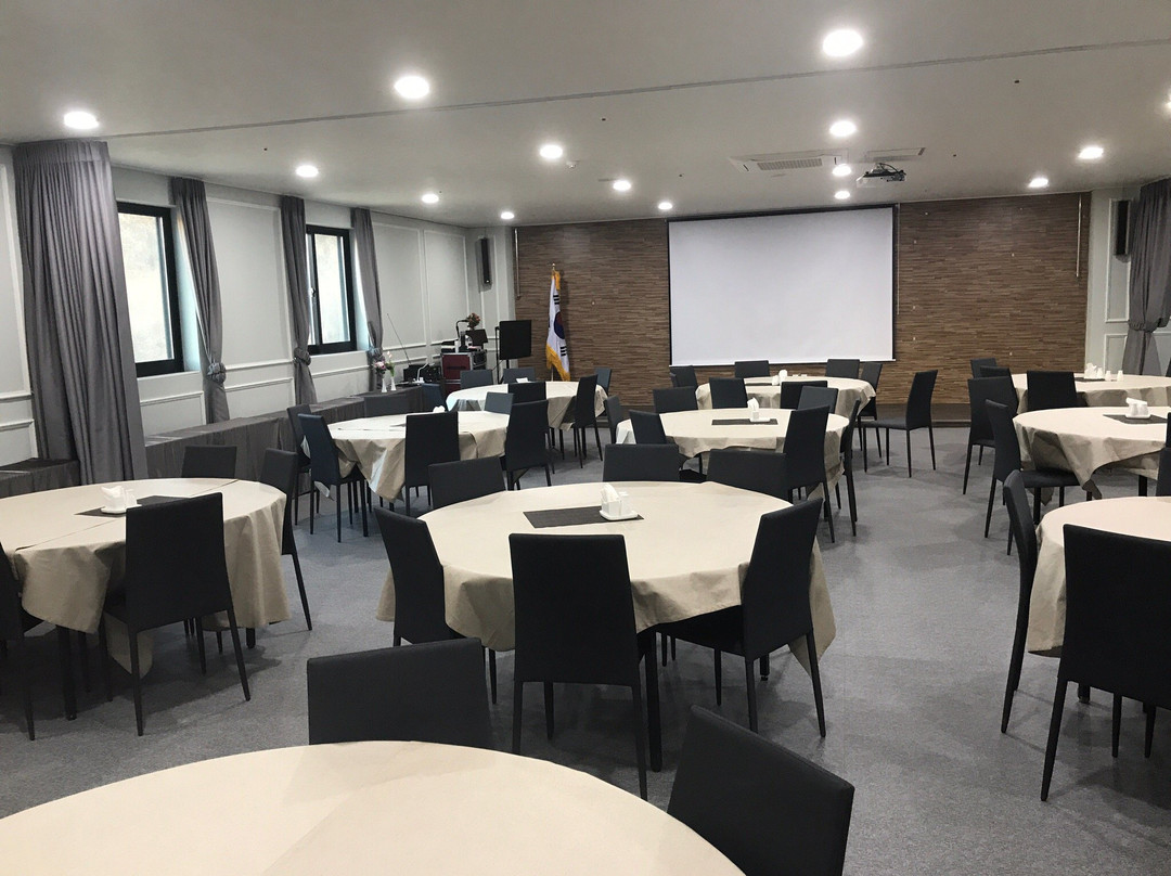安东市酒店住宿-CM Park Hotel