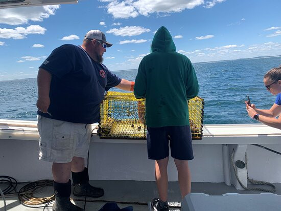 Captain Bobs Lobster Tours & Fishing Charters-汉普顿必去景点