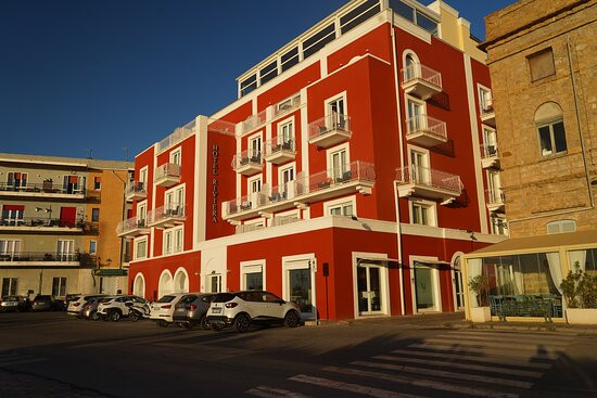 里维埃拉酒店主图