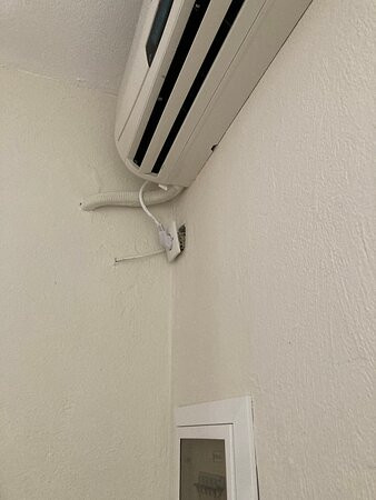 Diplomats' Holidays主图