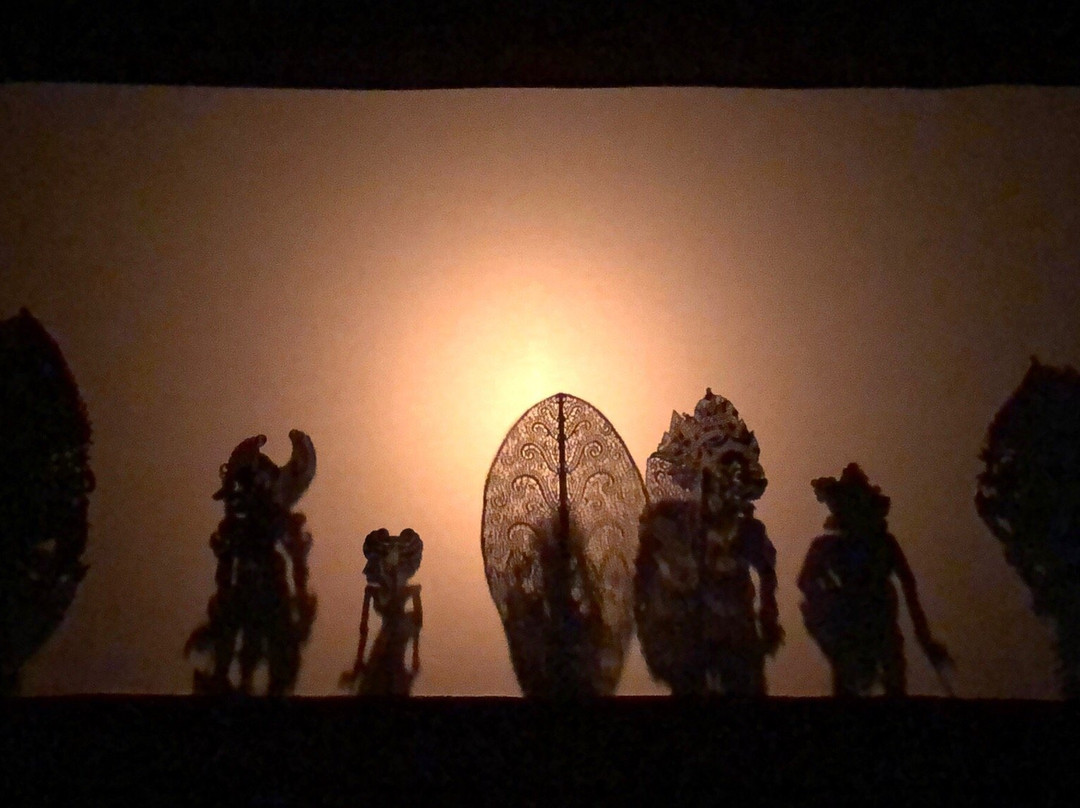 Oka Kartini Shadow Puppet Performance景点图片