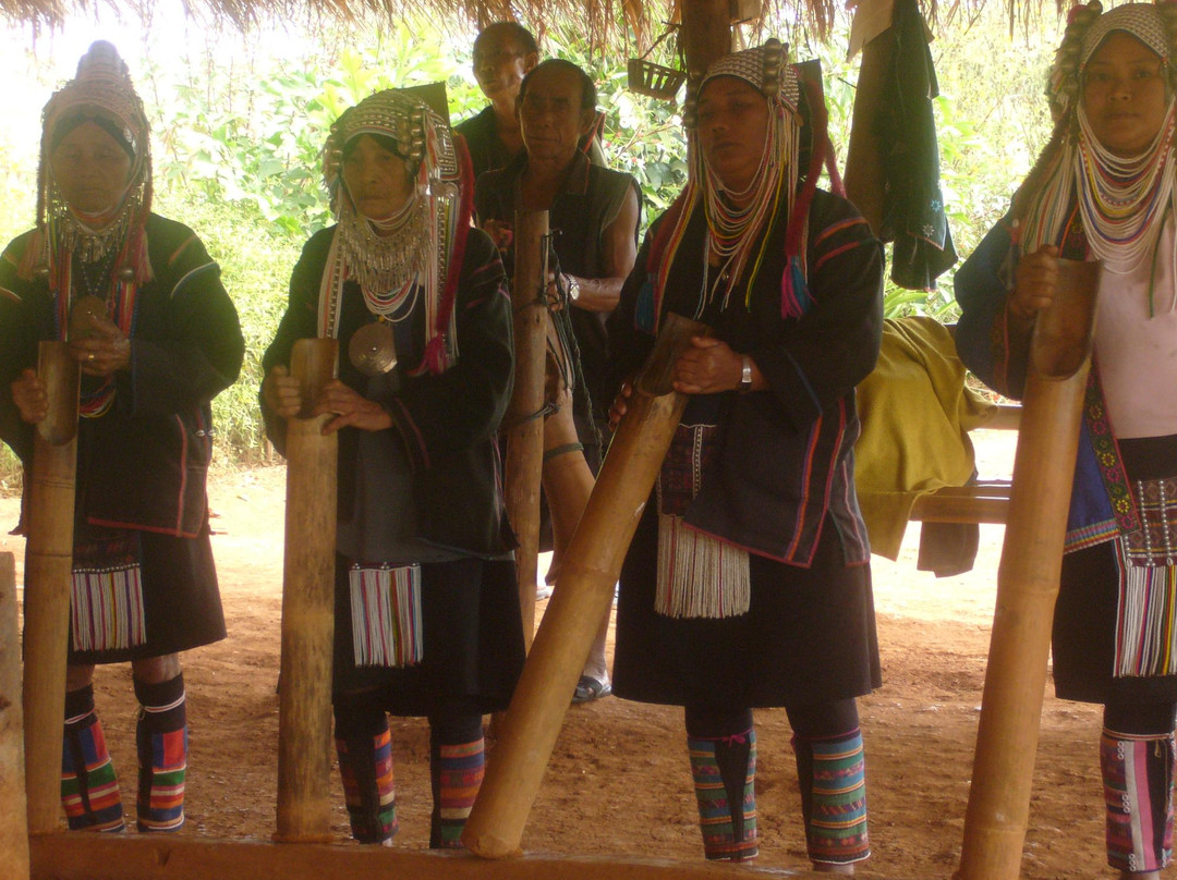 Ban Pong Nam Tok旅游景点-Longneck Karen Village