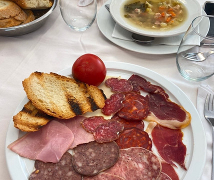 Setcases餐馆和美食-La Cabanya