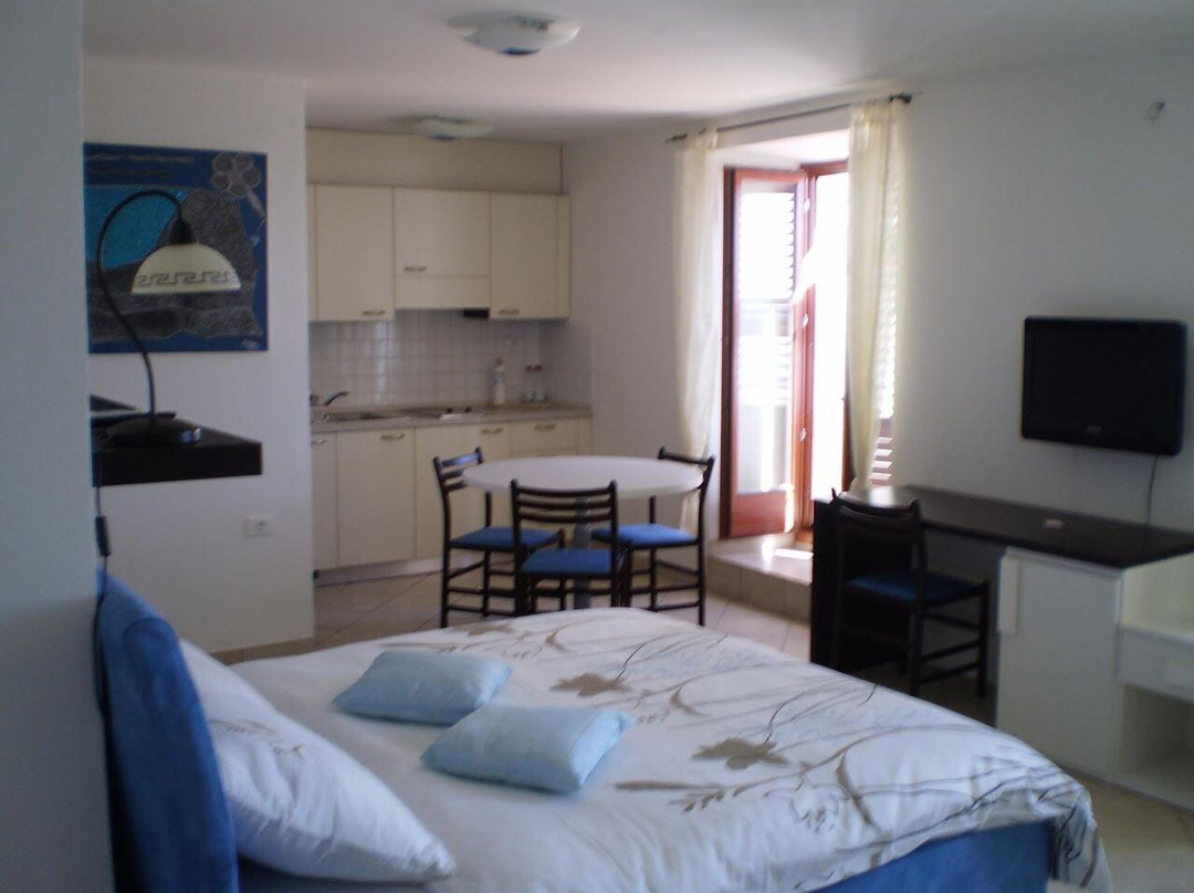 Apartments & Rooms Riva