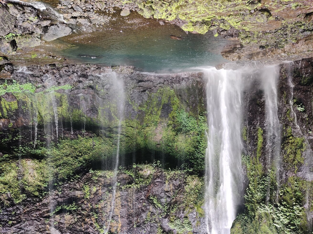Savulelele Waterfalls景点图片