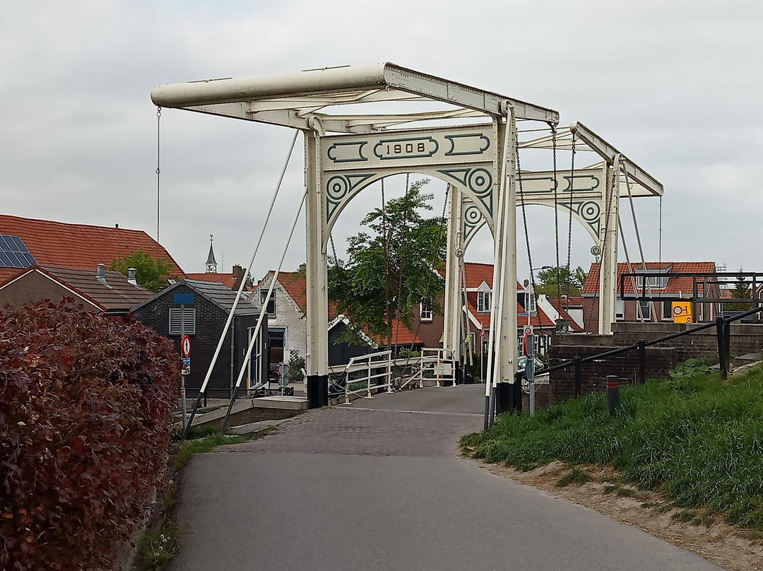 Oude Dame brug en sluis Strijensas景点图片