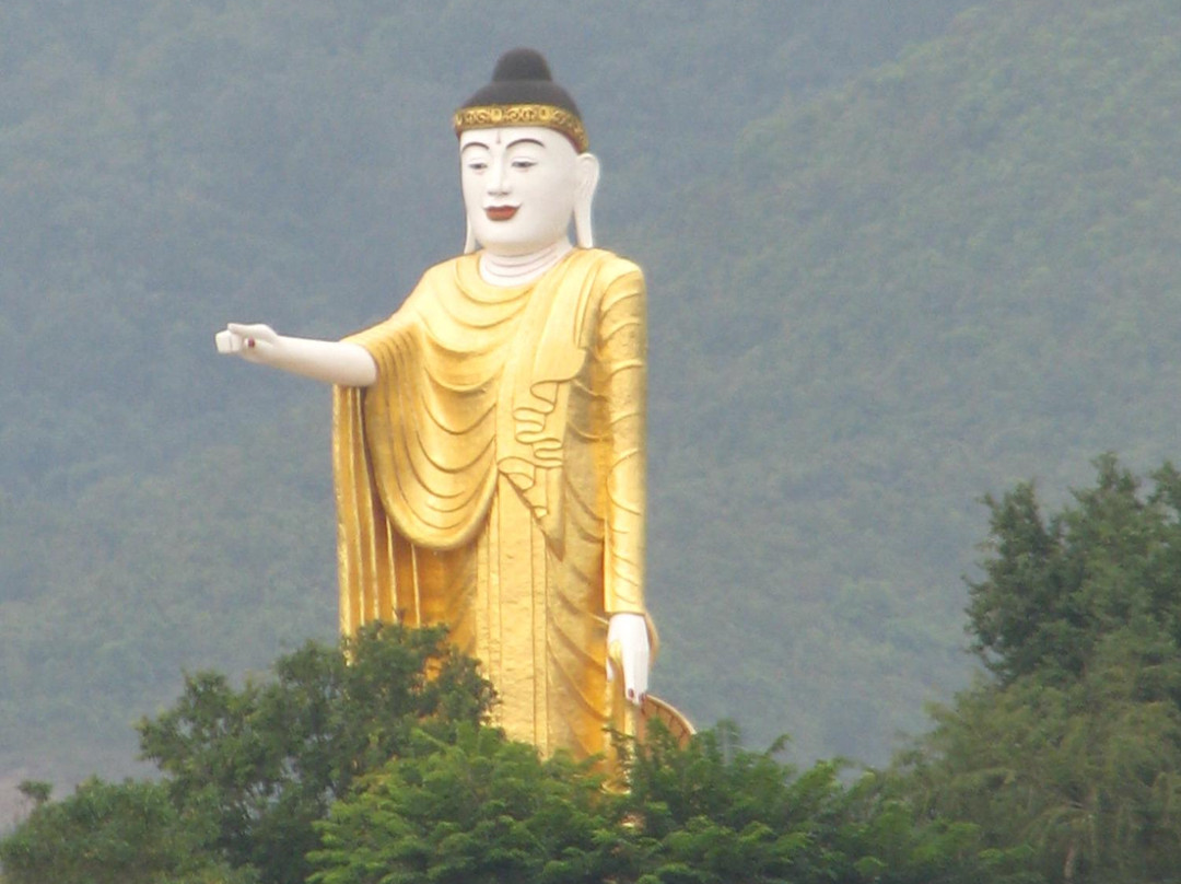 Yat Taw Mu Bouddha