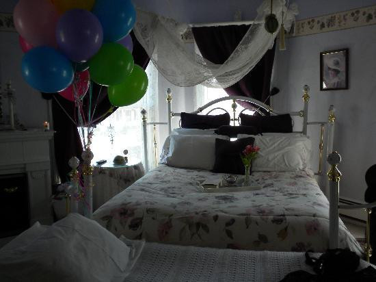 The Crossing House主图