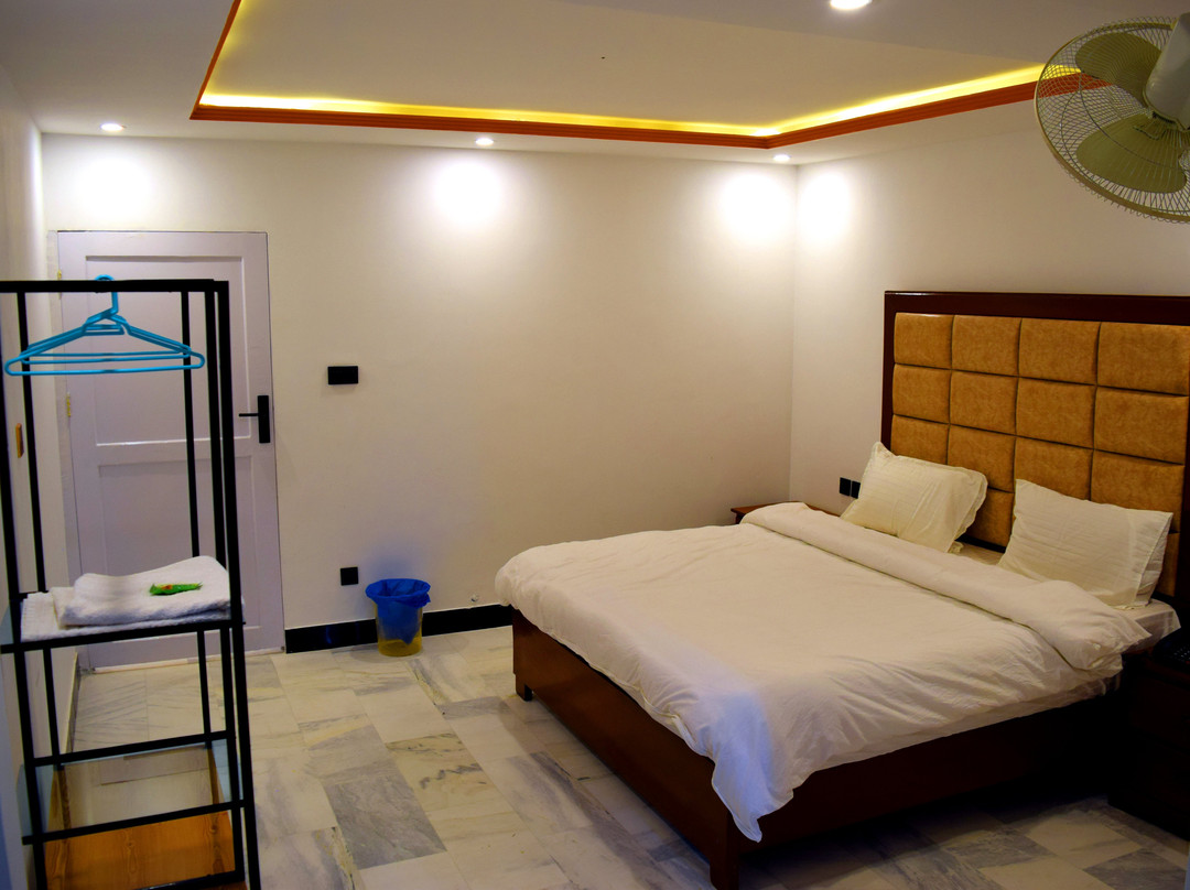 Roomph Premium Al Noor Airport Road
