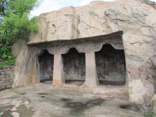 Mamandur Caves景点图片