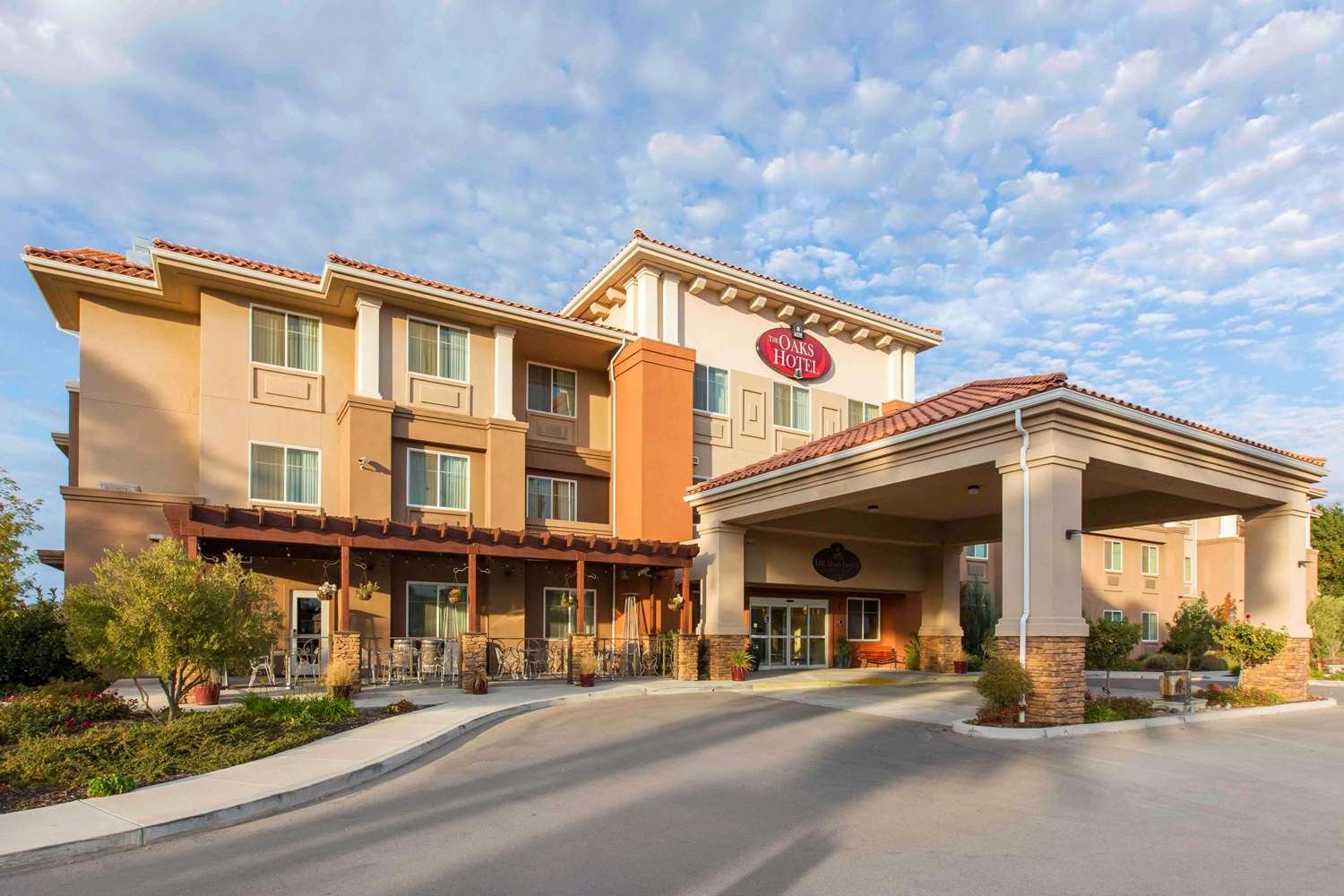 The Oaks Hotel & Suites-官方