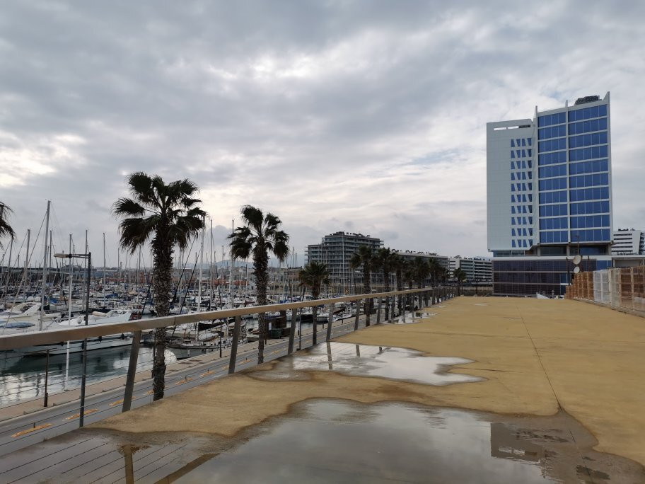 Puerto De Badalona景点图片