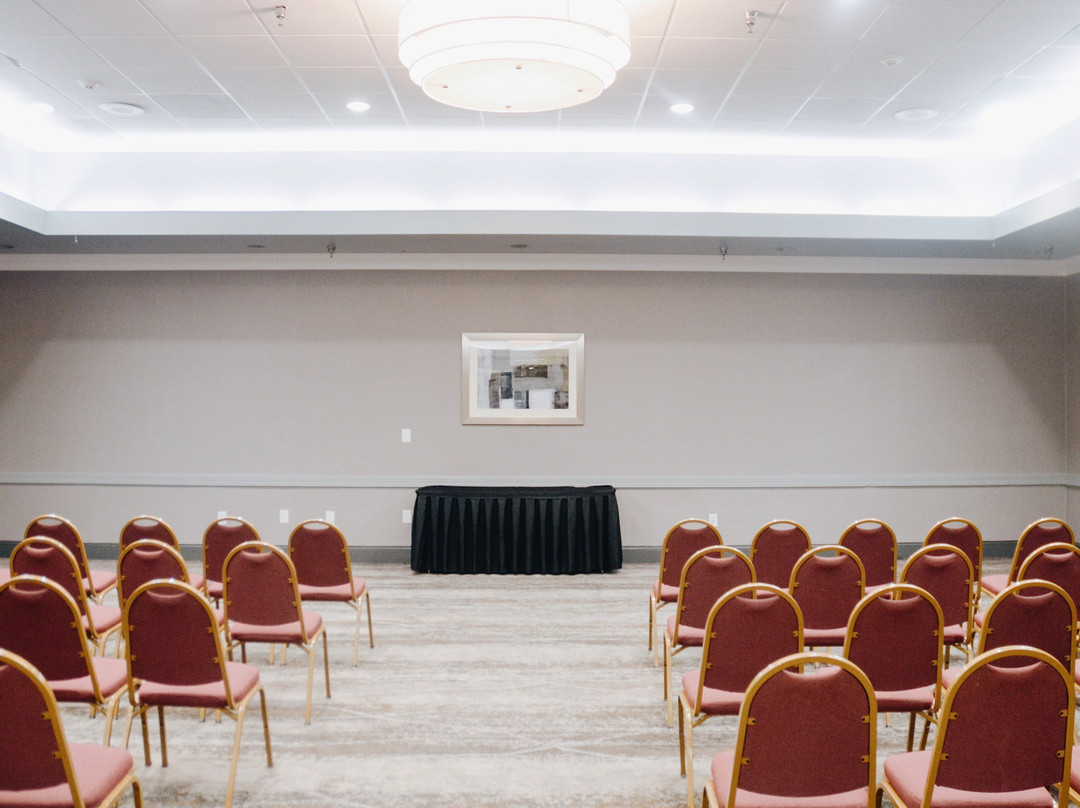 兰巴顿假日酒店主图