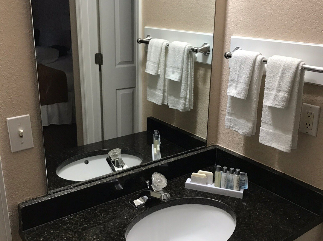 欧塞奇海滩盖斯特豪斯旅馆&套房酒店主图