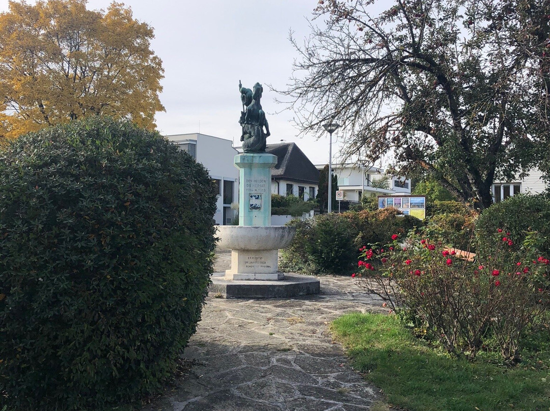Kriegerdenkmal景点图片