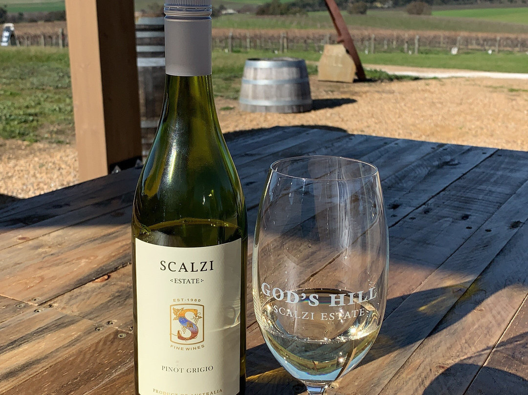 God's Hill Wines & Ennia Cucina景点图片
