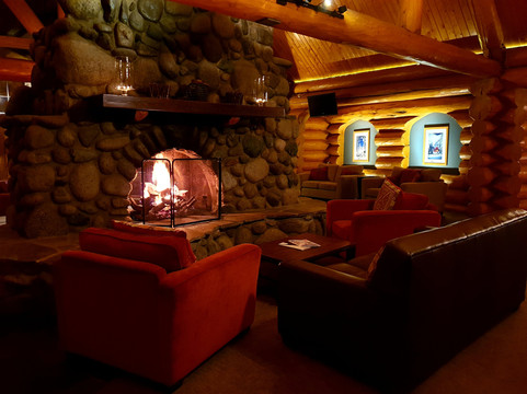 泰雅克斯旅馆及直升机滑雪主图