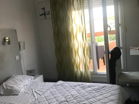 贝尔绿树酒店主图