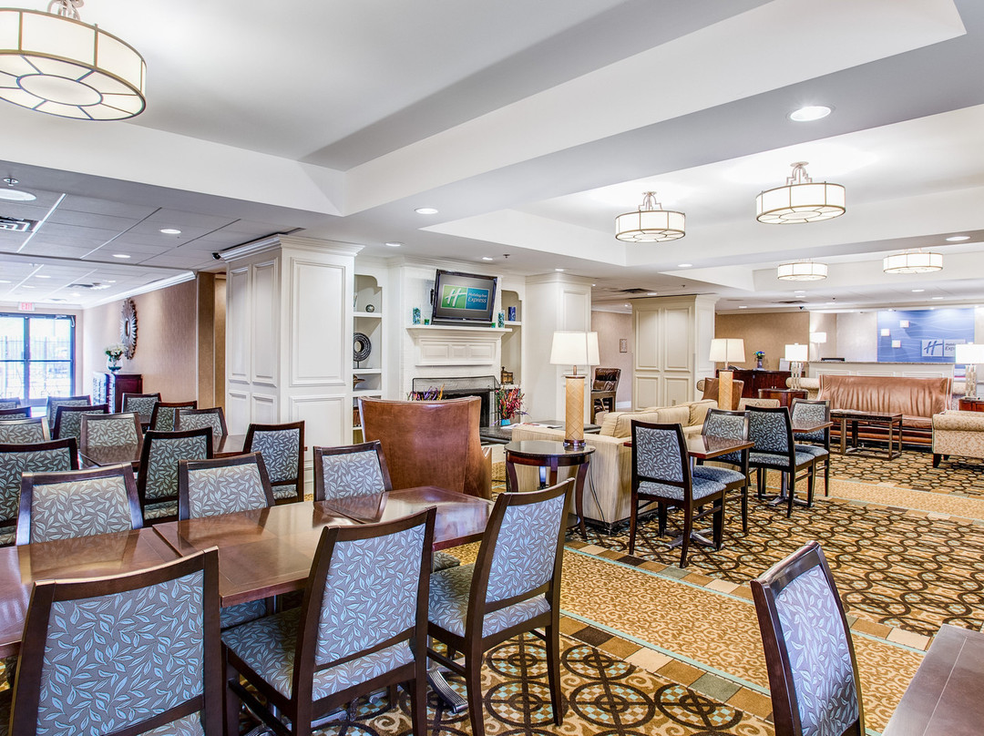 Holiday Inn Express Indianapolis Airport By IHG主图