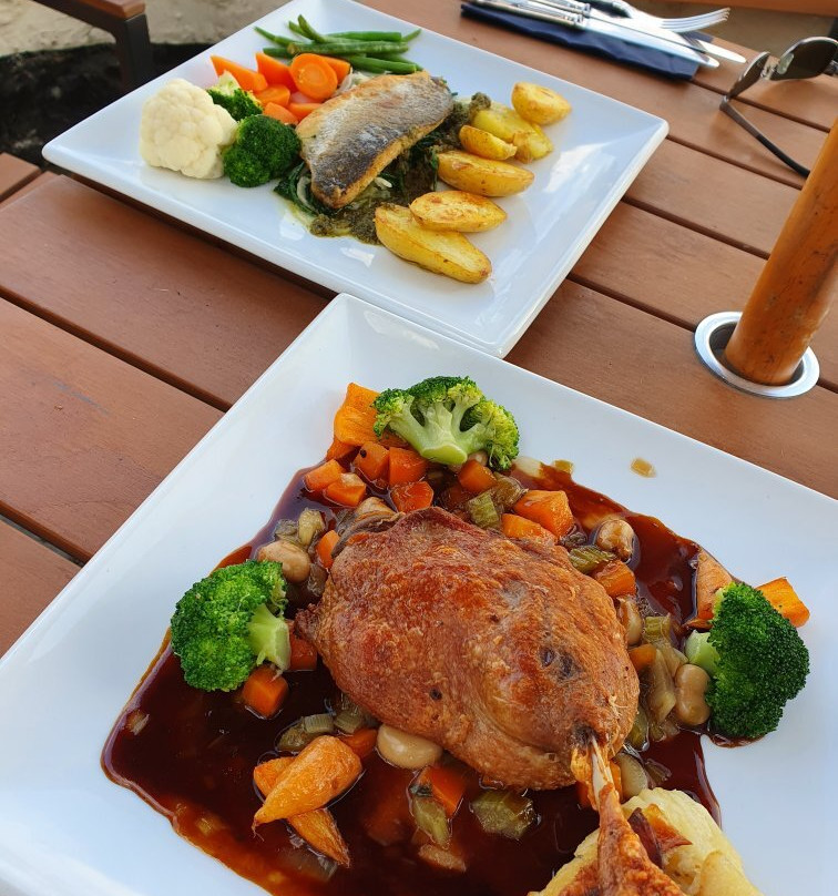 The Crown Hotel主图