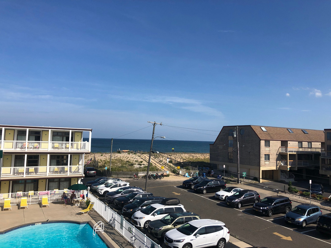 Coral Seas Oceanfront Motel主图