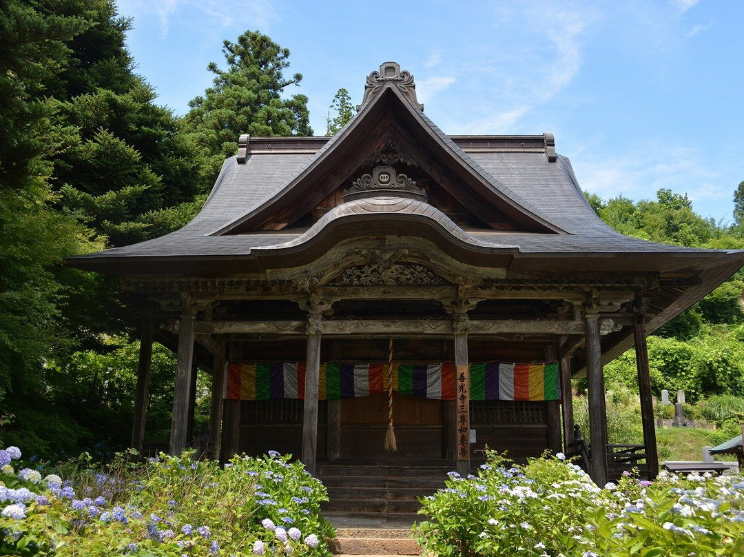 Keji Maeda's Tomb景点图片