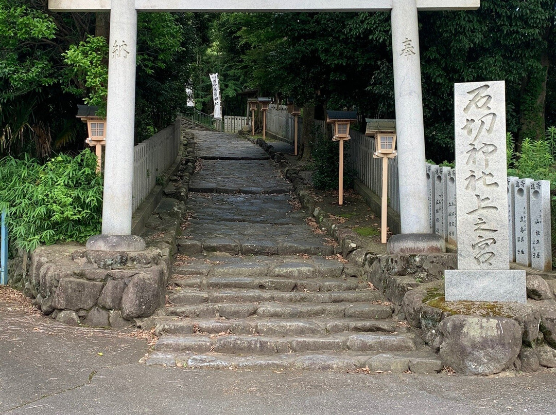 Ishikiri Tsurugiyajinja Shrine Kaminosha景点图片