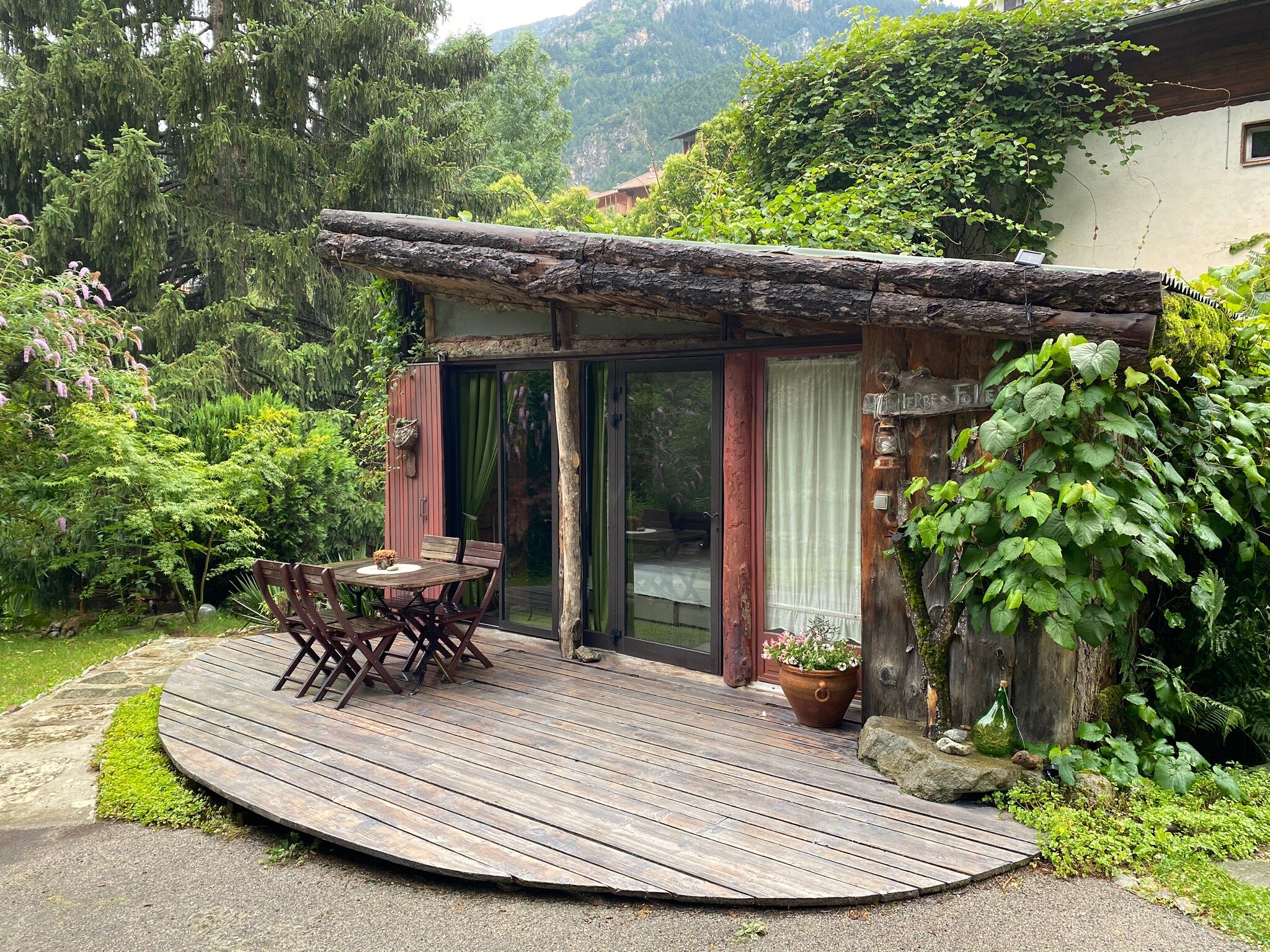 Moonlight Chalet-官方