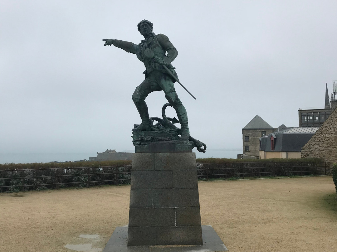 Statue Robert Surcouf-圣马洛必去景点