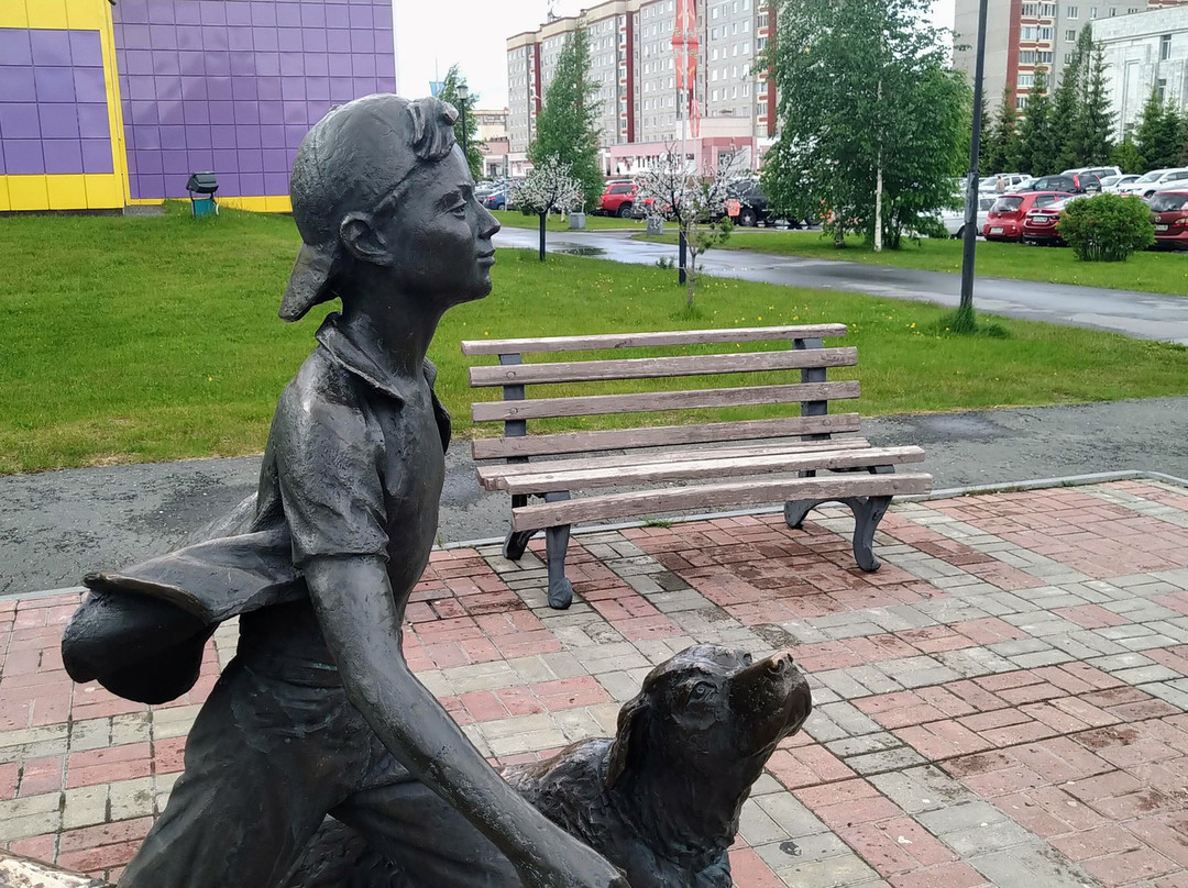 Sculptural Composition Boy with a Dog景点图片