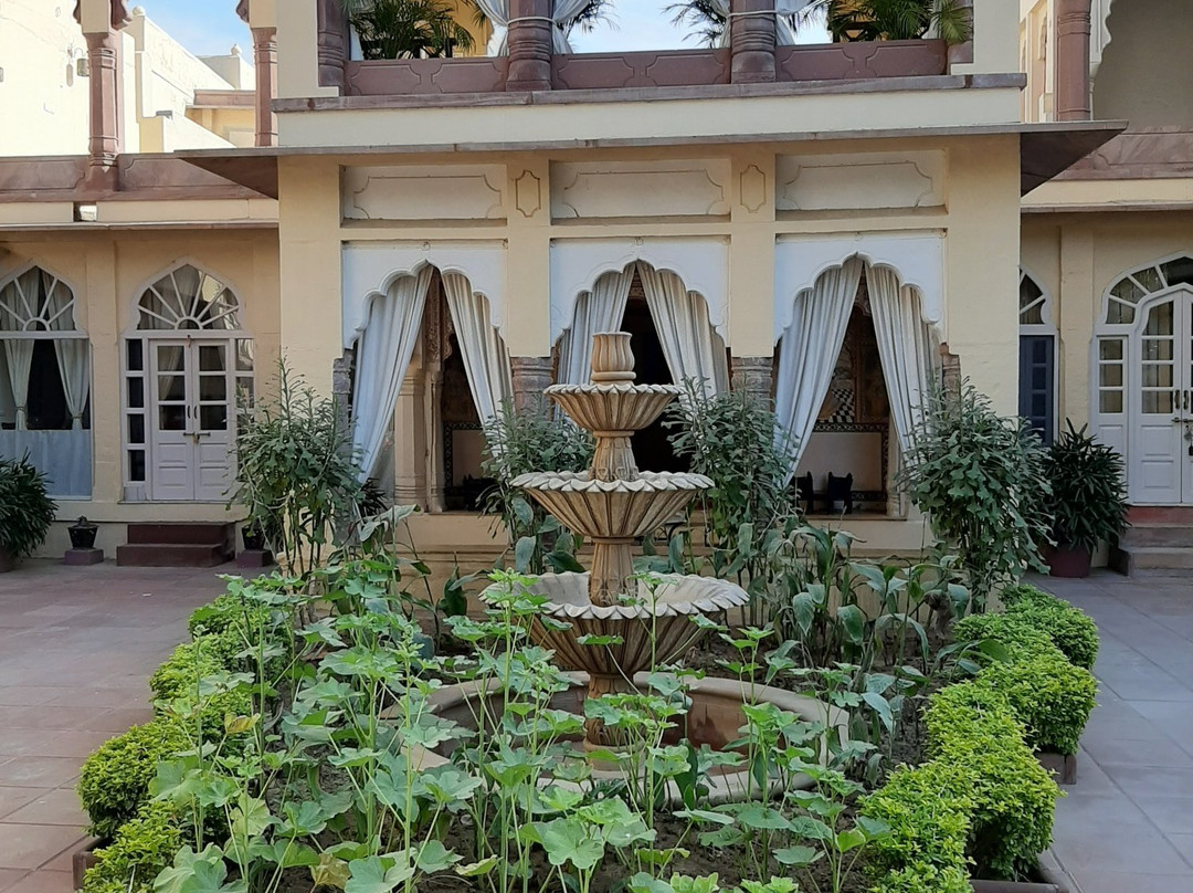 罗希特加酒店主图