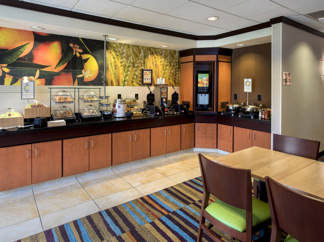 维罗纳费尔菲尔德客栈&套房酒店主图