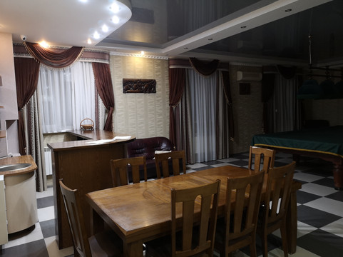 Chetyre Sezona主图