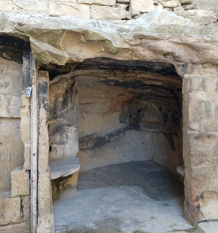 Ta’ Bistra Catacombs-Mosta必去景点