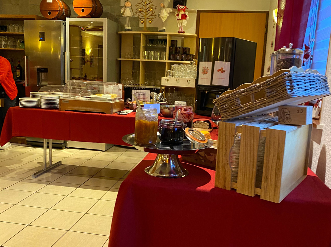 Logis Hôtel le Vétiné主图