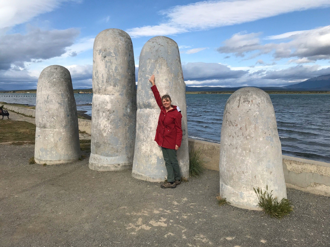 Monumento de la Mano-纳塔莱斯港必去景点