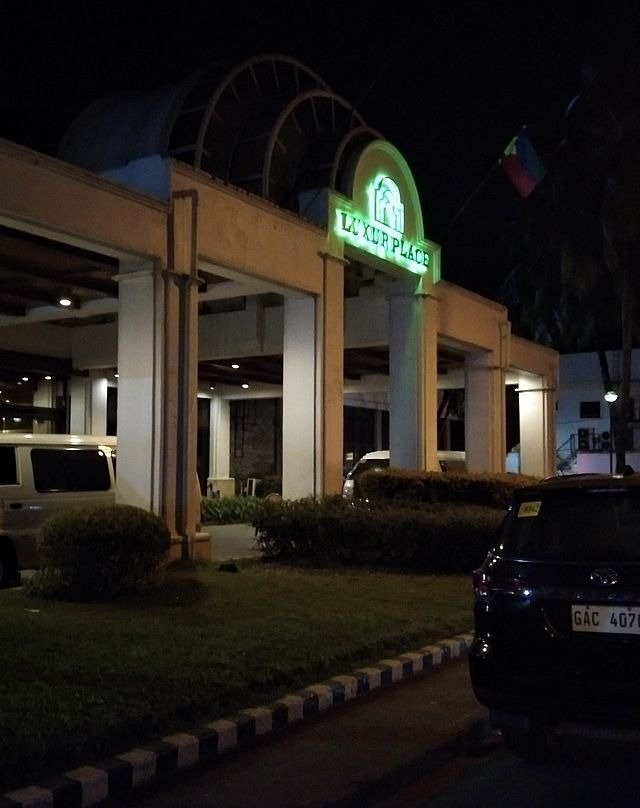 卢克广场酒店主图