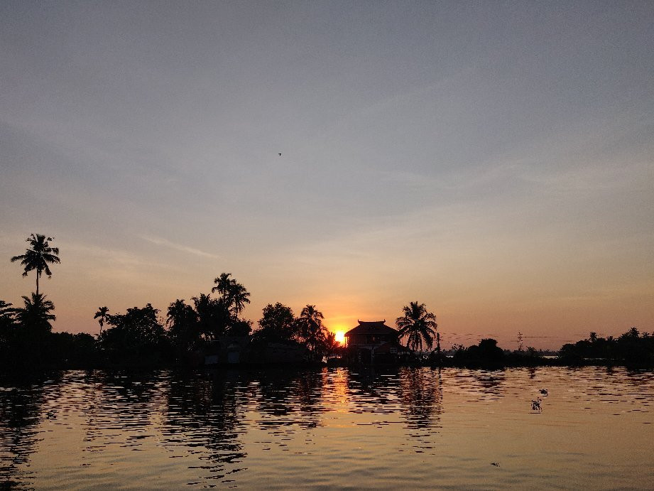 Peaceful Lake Homestay主图