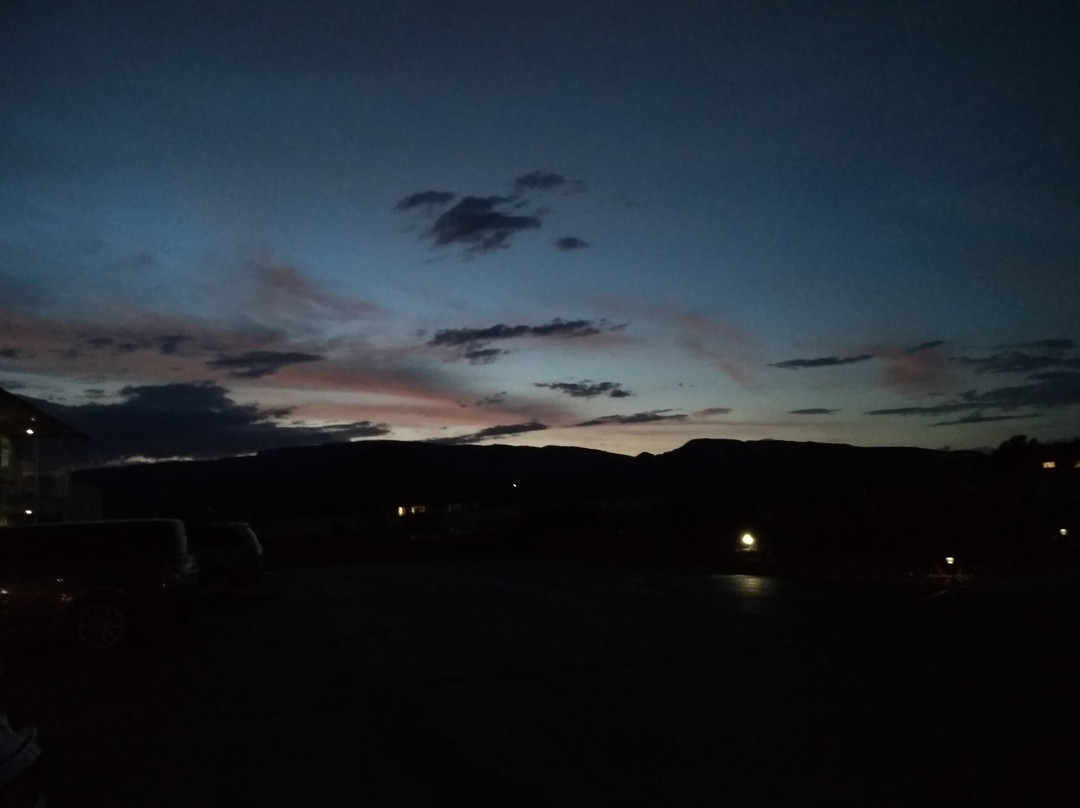 Broken Spur Inn主图