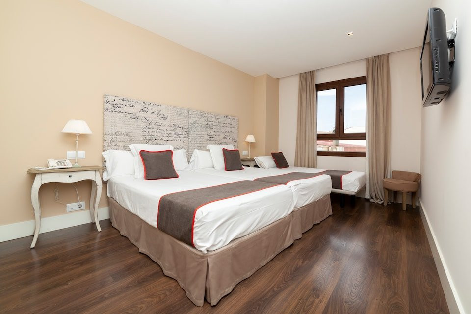 阿尔托拉酒店主图