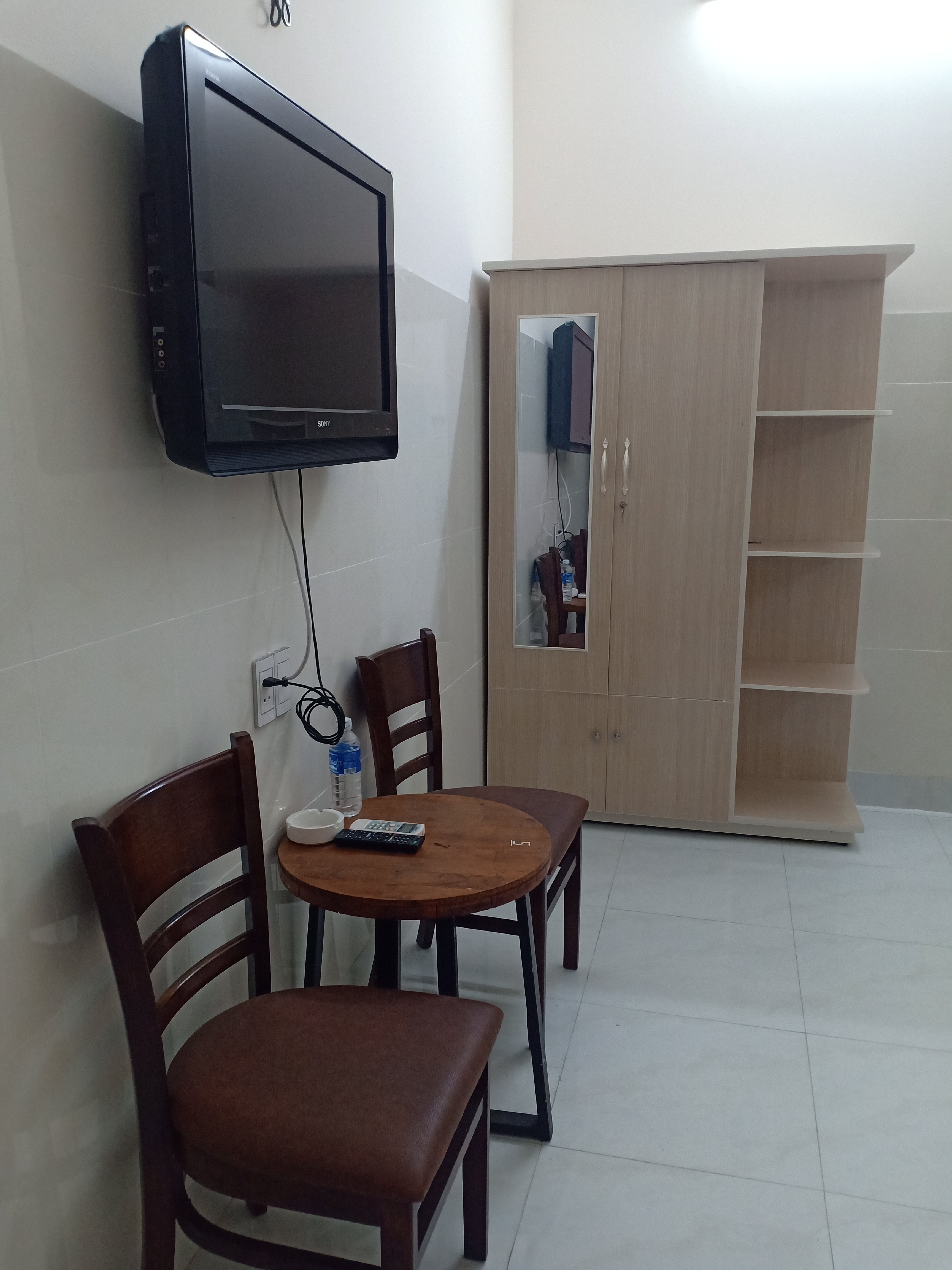 Nha Nghi Phu Gia-portrait