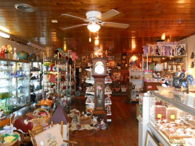 Hernando旅游景点-New to You Antiques