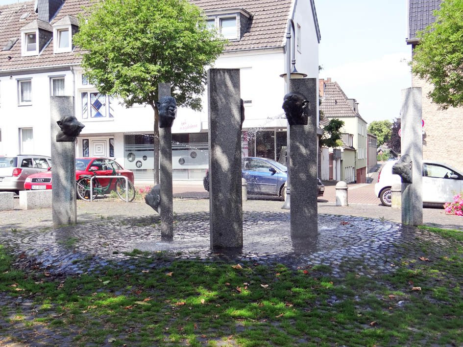 Narrenbrunnen-克莱韦县必去景点