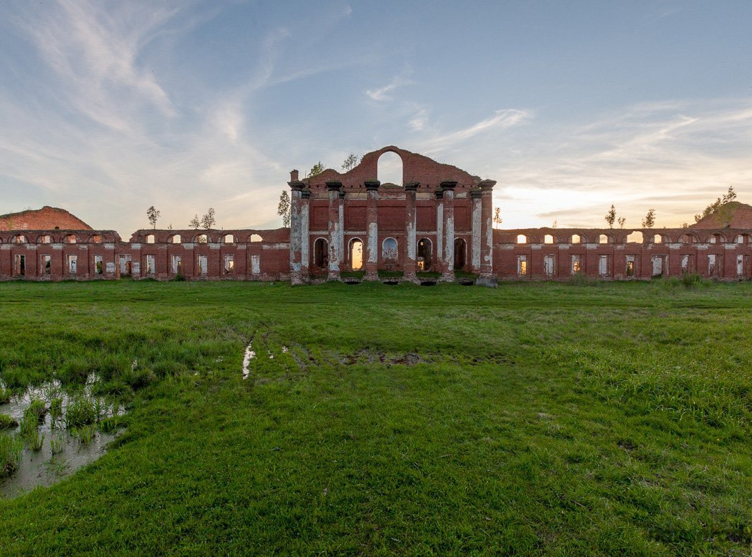 Arakcheyevskiye Barracks-Selishche必去景点