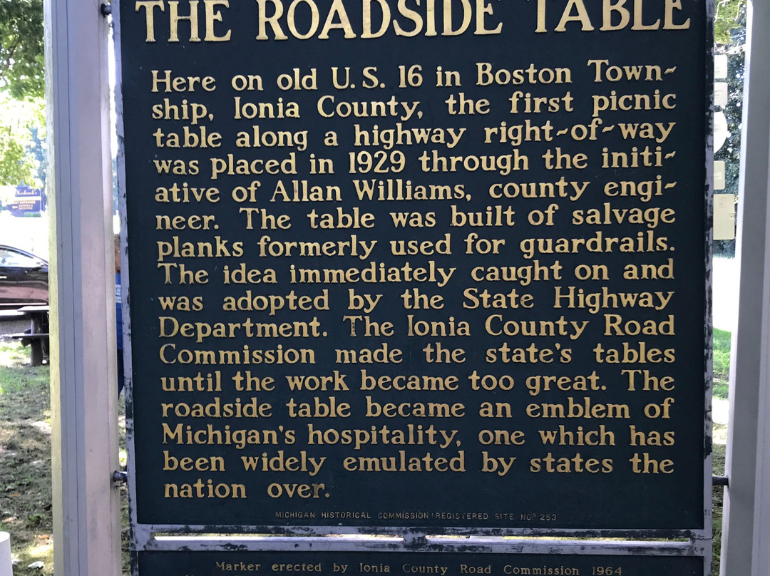The First Roadside Table景点图片